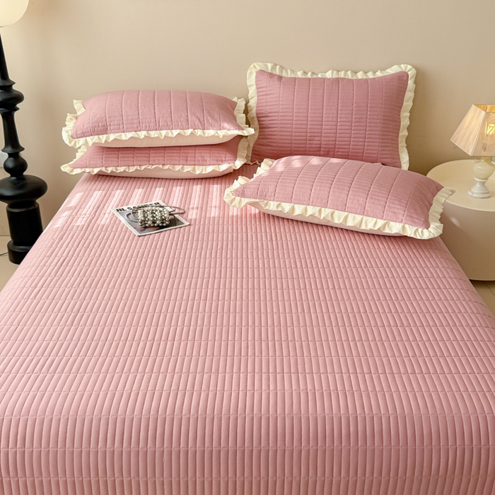 91家纺网 家纺一手货源 找家纺 妮可 2025新款荷叶边纯棉绗缝四季款多功能床盖 豆豆沙