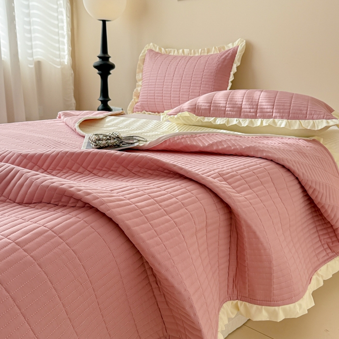 91家纺网 家纺一手货源 找家纺 妮可 2025新款荷叶边纯棉绗缝四季款多功能床盖 豆豆沙