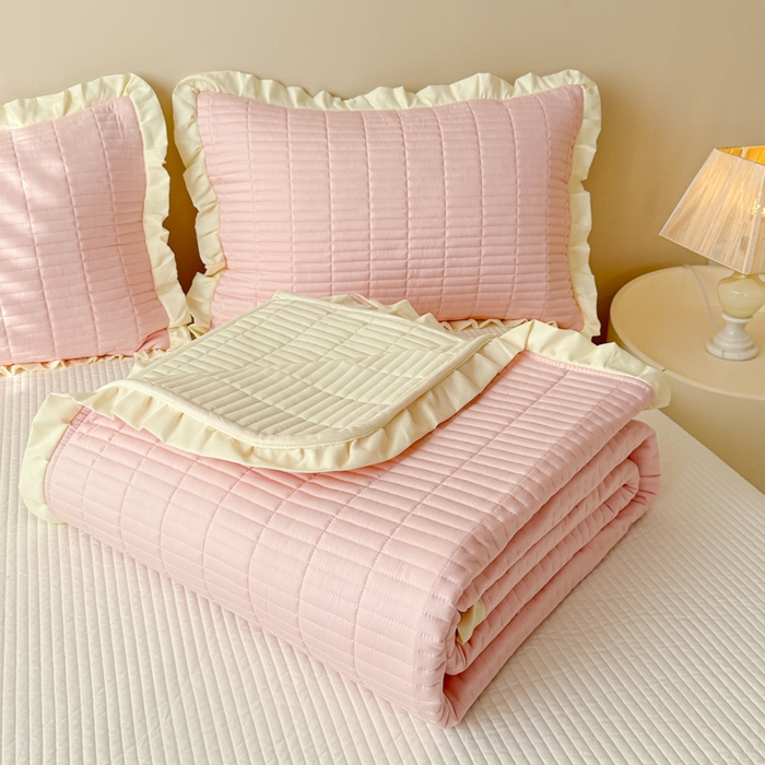 91家纺网 家纺一手货源 找家纺 妮可 2025新款荷叶边纯棉绗缝四季款多功能床盖 梦幻粉