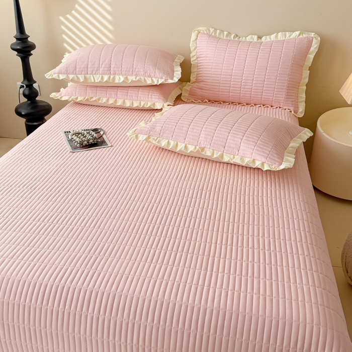 91家纺网 家纺一手货源 找家纺 妮可 2025新款荷叶边纯棉绗缝四季款多功能床盖 梦幻粉