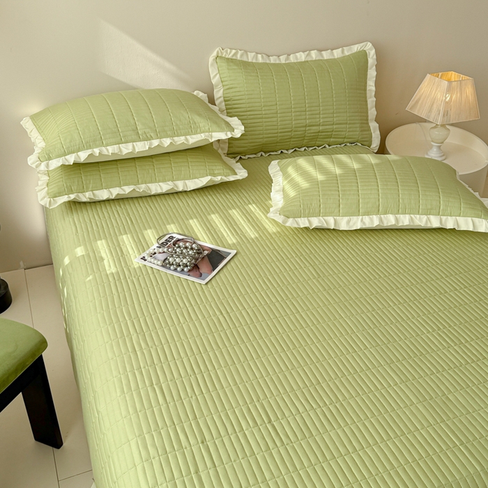 91家纺网 家纺一手货源 找家纺 妮可 2025新款荷叶边纯棉绗缝四季款多功能床盖 森林绿