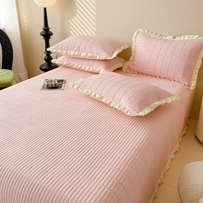 91家纺网 家纺一手货源 找家纺 妮可 2025新款荷叶边纯棉绗缝四季款多功能床盖 梦幻粉