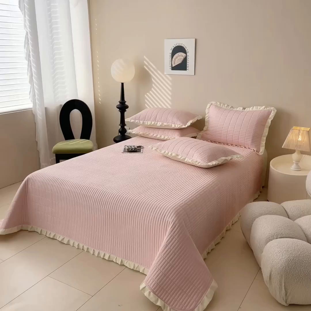 91家纺网 家纺一手货源 找家纺 妮可 2025新款荷叶边纯棉绗缝四季款多功能床盖 梦幻粉