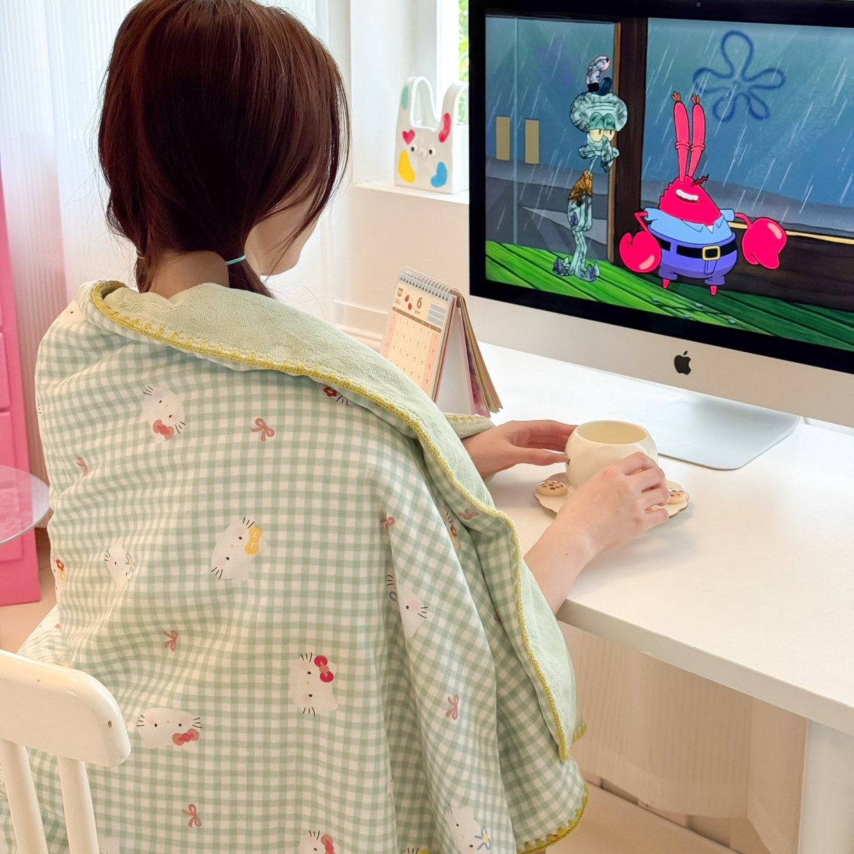 91家纺网 家纺一手货源 找家纺 妮可 2025新款三层夹棉全棉双层纱绒多功能盖毯被 KT-奶绿