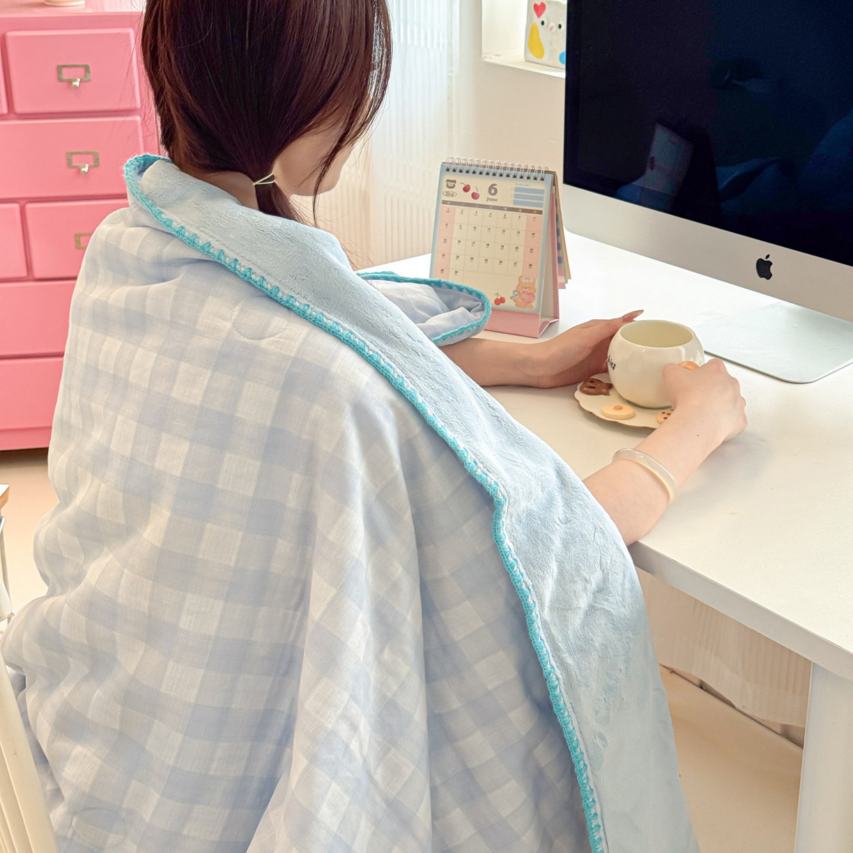 91家纺网 家纺一手货源 找家纺 妮可 2025新款三层夹棉全棉双层纱绒多功能盖毯被 半岛冰茶