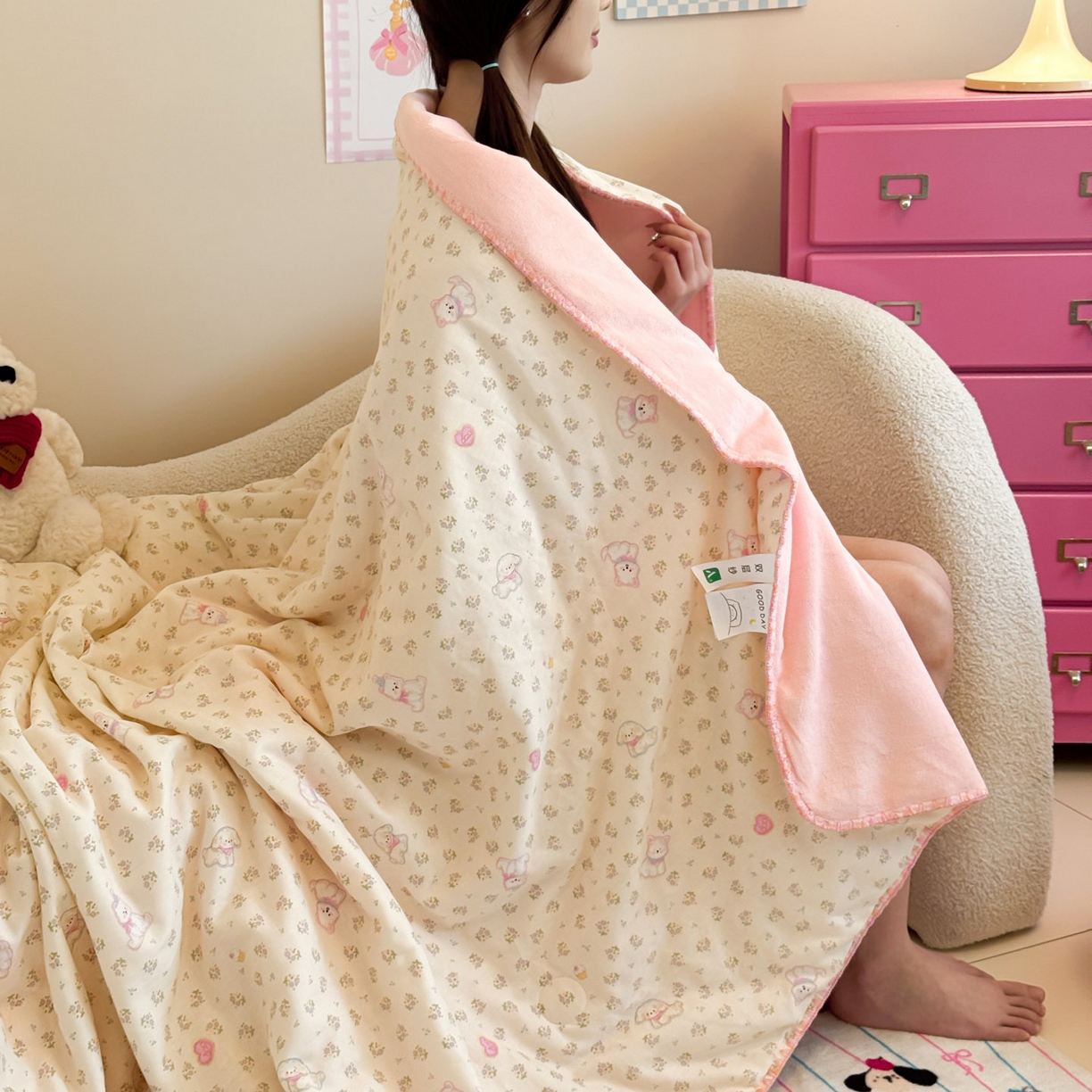 91家纺网 家纺一手货源 找家纺 妮可 2025新款三层夹棉全棉双层纱绒多功能盖毯被 甜甜小狗