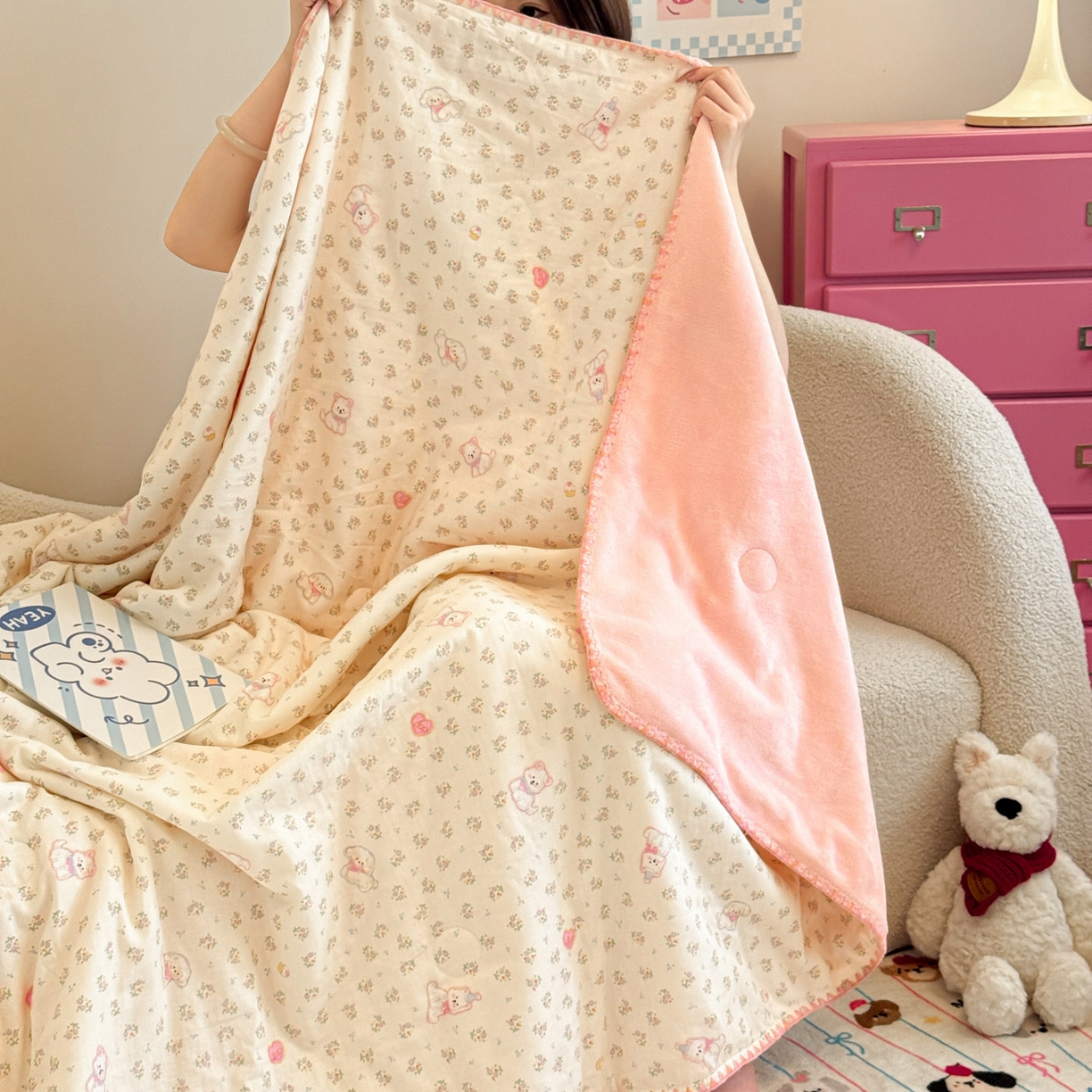 91家纺网 家纺一手货源 找家纺 妮可 2025新款三层夹棉全棉双层纱绒多功能盖毯被 甜甜小狗