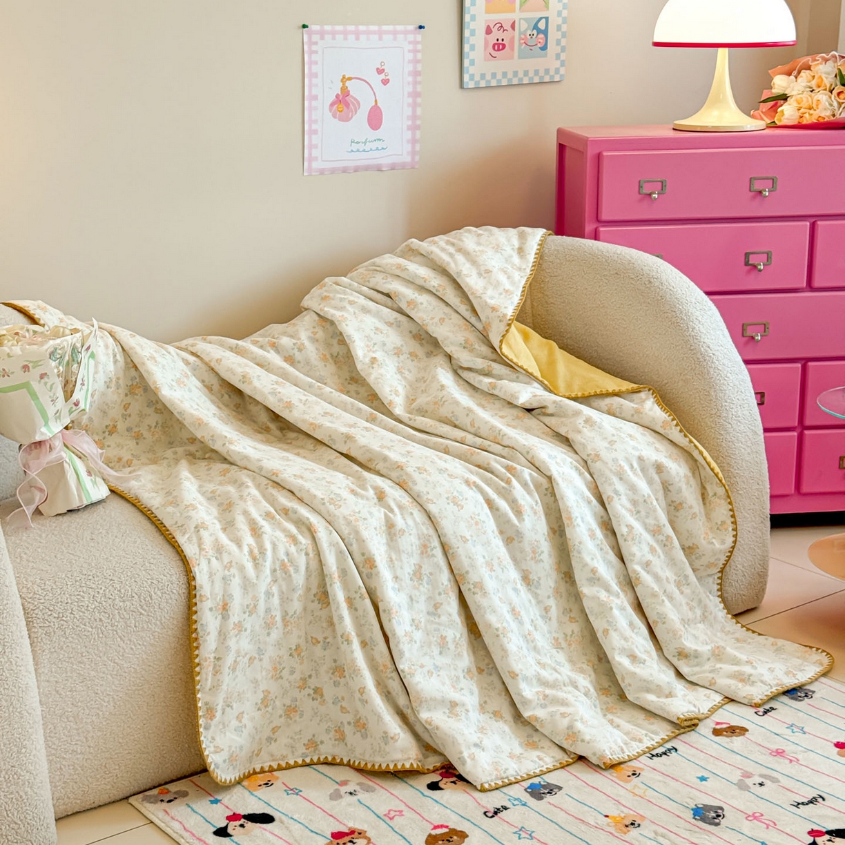 91家纺网 家纺一手货源 找家纺 妮可 2025新款三层夹棉全棉双层纱绒多功能盖毯被 奶油芝芝