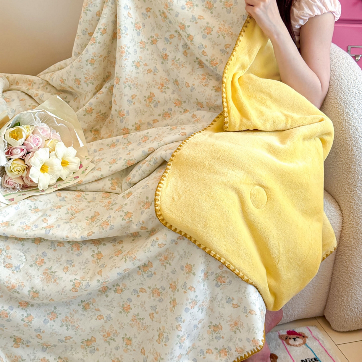 91家纺网 家纺一手货源 找家纺 妮可 2025新款三层夹棉全棉双层纱绒多功能盖毯被 奶油芝芝