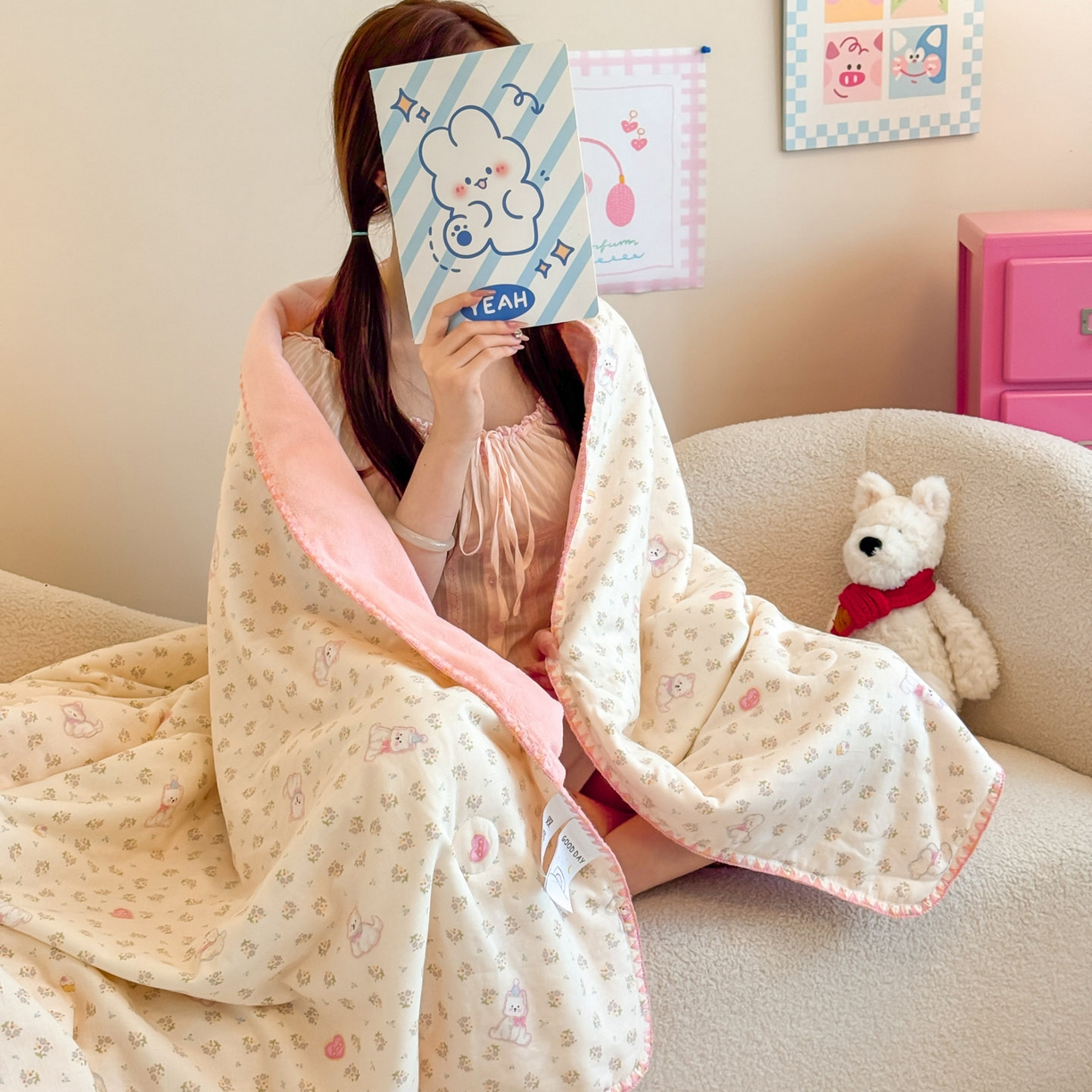 91家纺网 家纺一手货源 找家纺 妮可 2025新款三层夹棉全棉双层纱绒多功能盖毯被 甜甜小狗