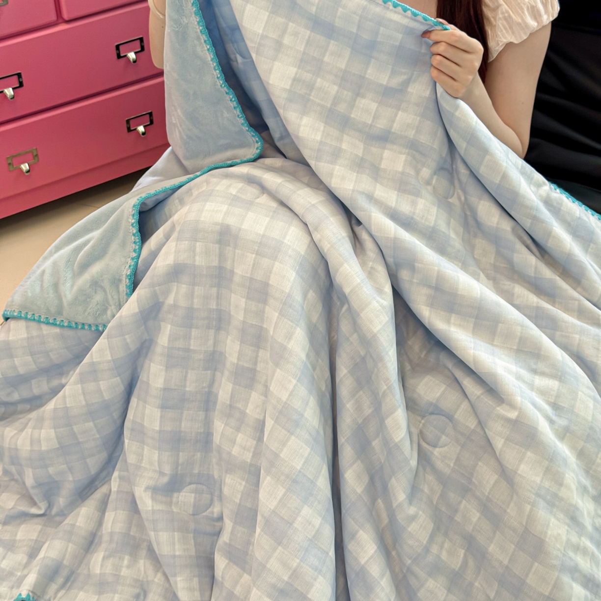 91家纺网 家纺一手货源 找家纺 妮可 2025新款三层夹棉全棉双层纱绒多功能盖毯被 半岛冰茶