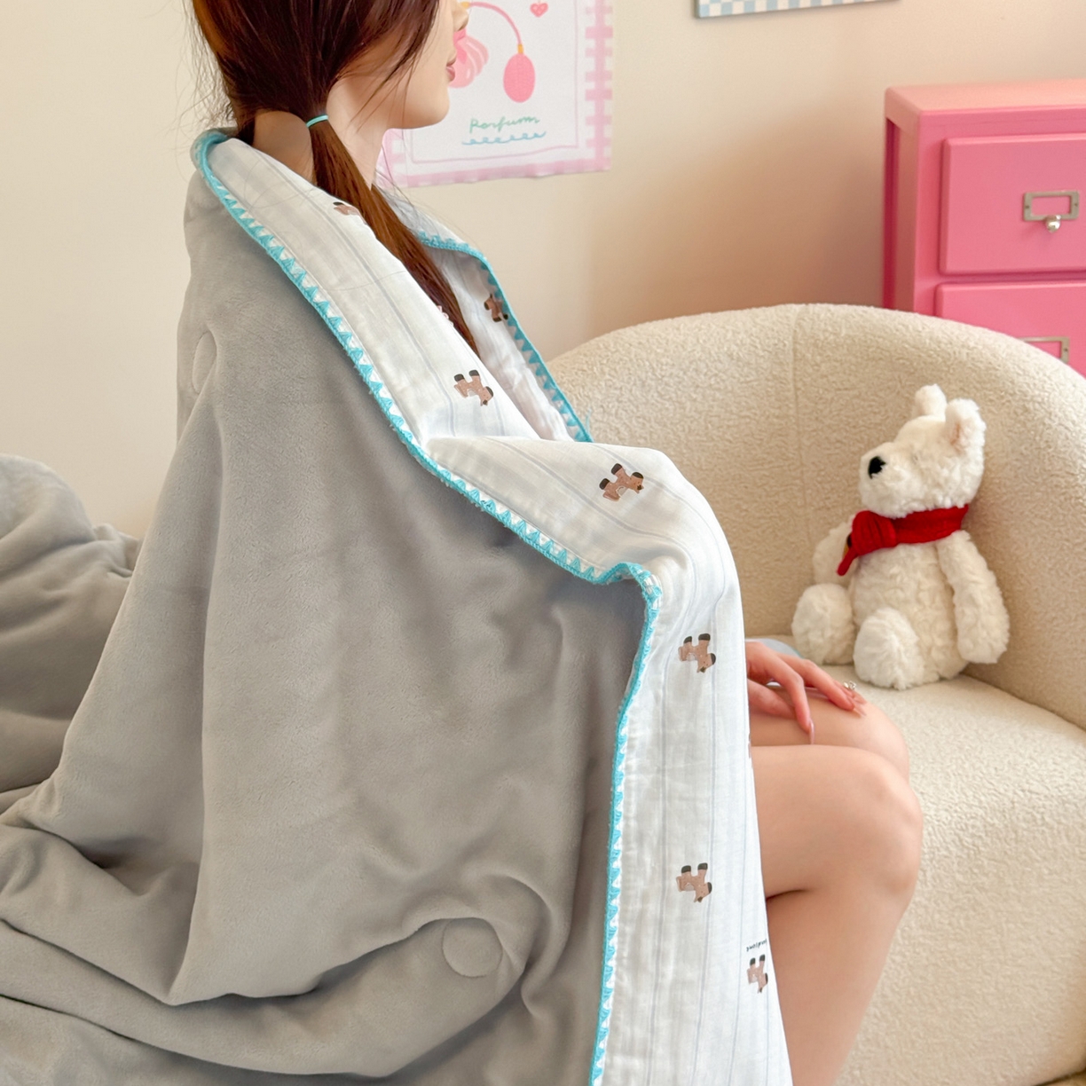 91家纺网 家纺一手货源 找家纺 妮可 2025新款三层夹棉全棉双层纱绒多功能盖毯被 小马日记