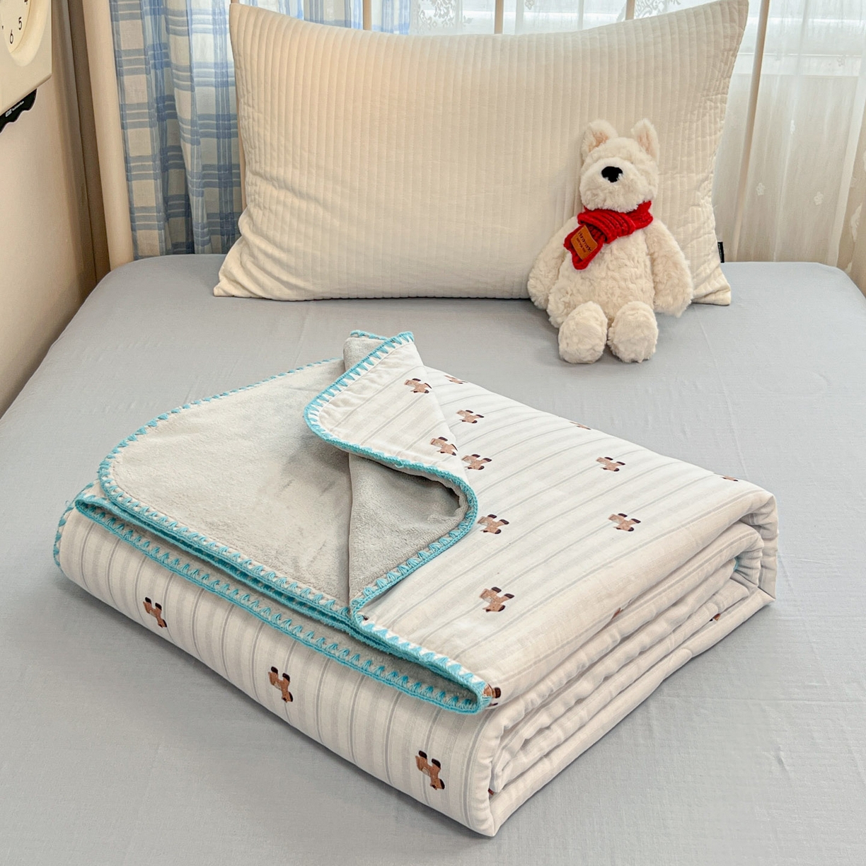 91家纺网 家纺一手货源 找家纺 妮可 2025新款三层夹棉全棉双层纱绒多功能盖毯被 小马日记