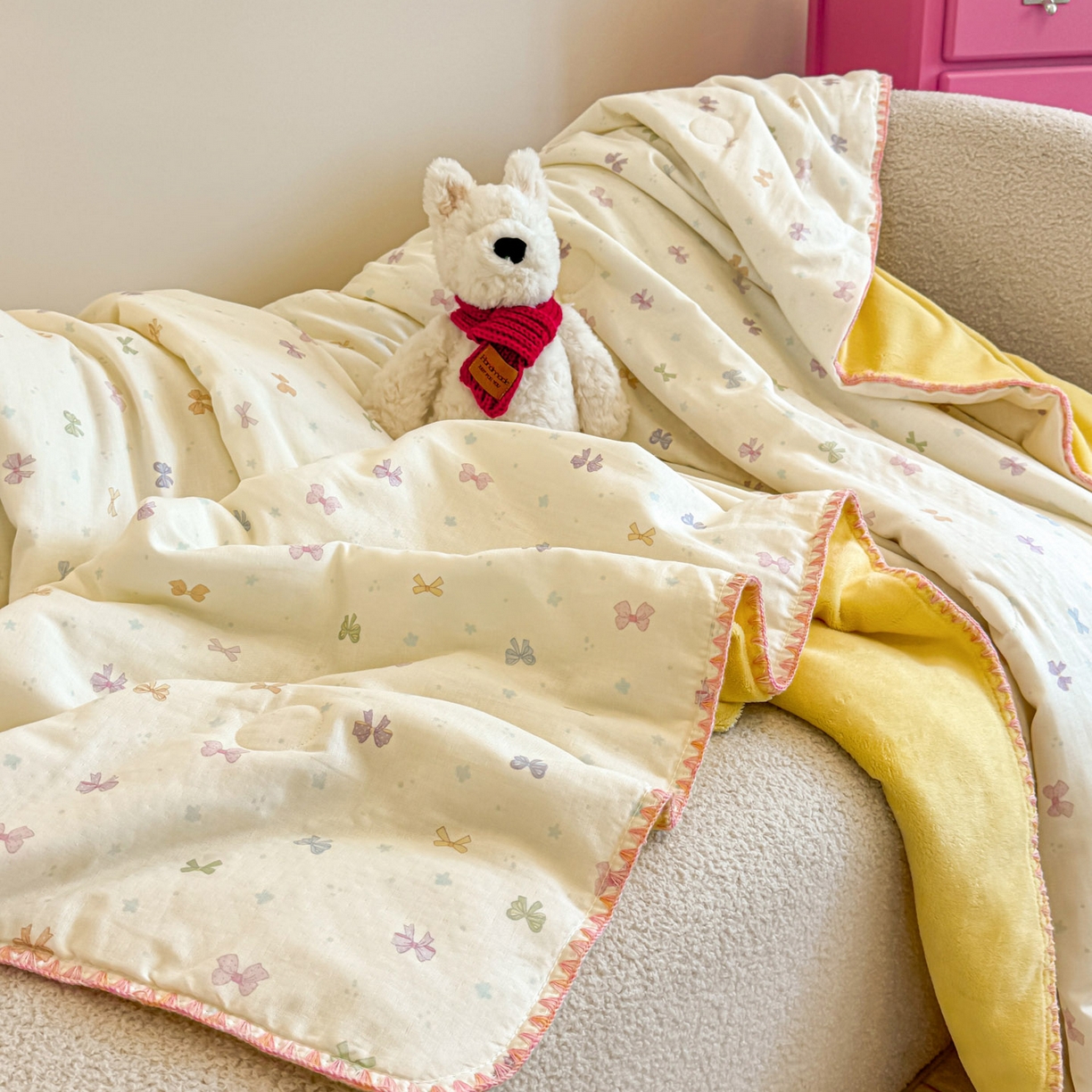 91家纺网 家纺一手货源 找家纺 妮可 2025新款三层夹棉全棉双层纱绒多功能盖毯被 蝴蝶芙芙