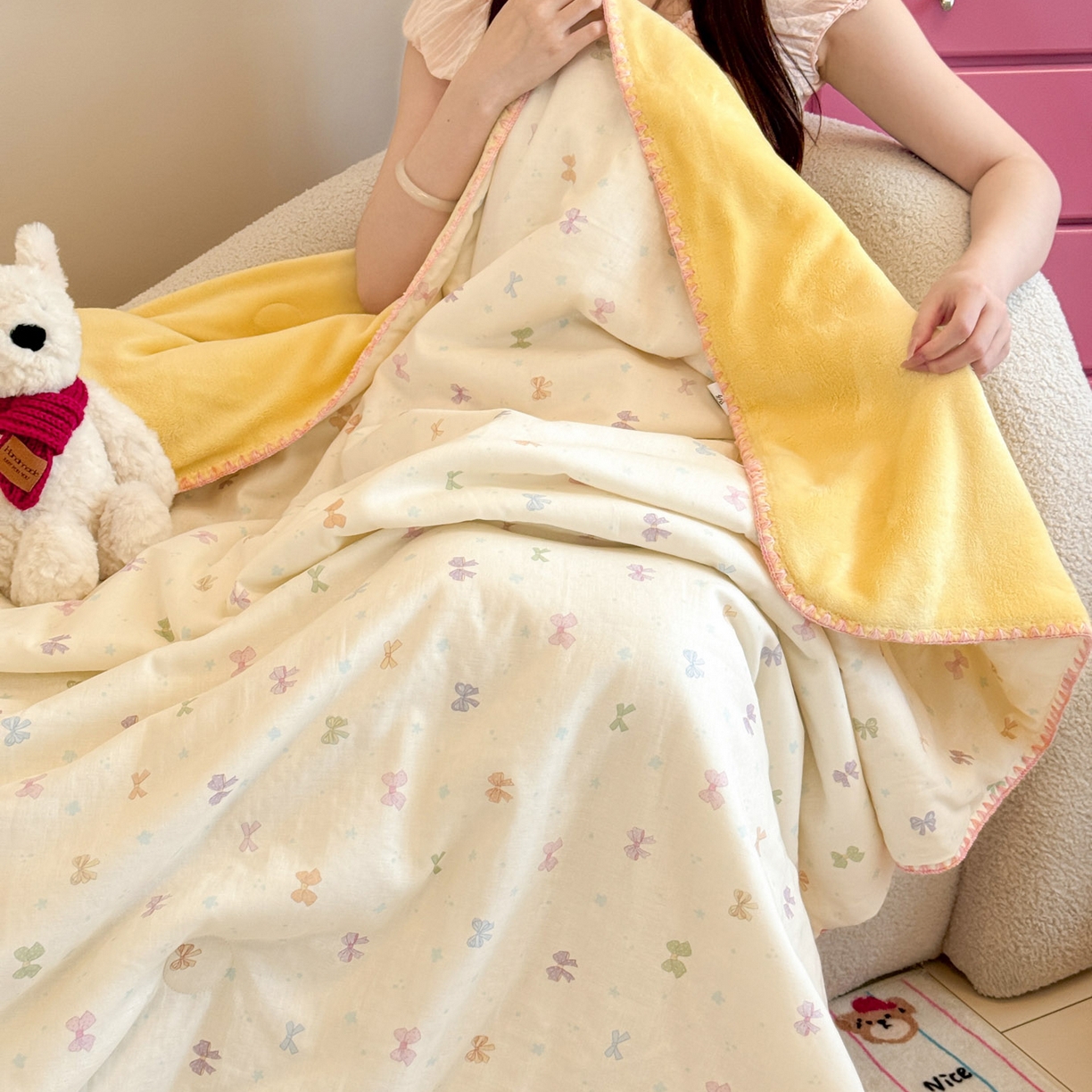 91家纺网 家纺一手货源 找家纺 妮可 2025新款三层夹棉全棉双层纱绒多功能盖毯被 蝴蝶芙芙