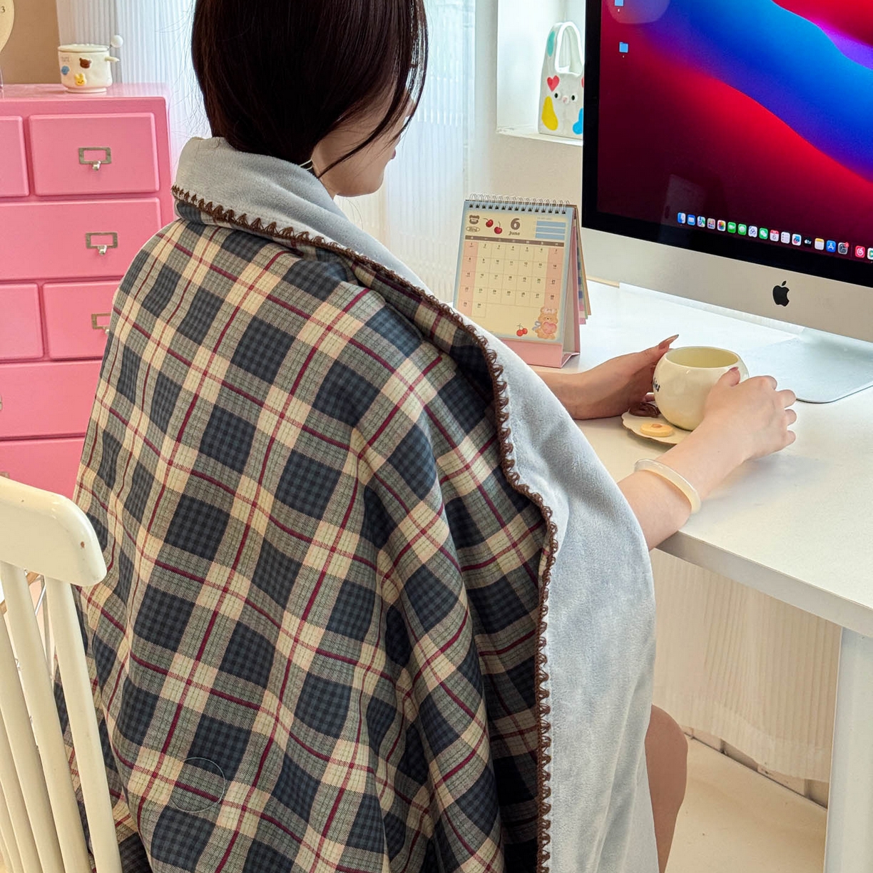 91家纺网 家纺一手货源 找家纺 妮可 2025新款三层夹棉全棉双层纱绒多功能盖毯被 格子画