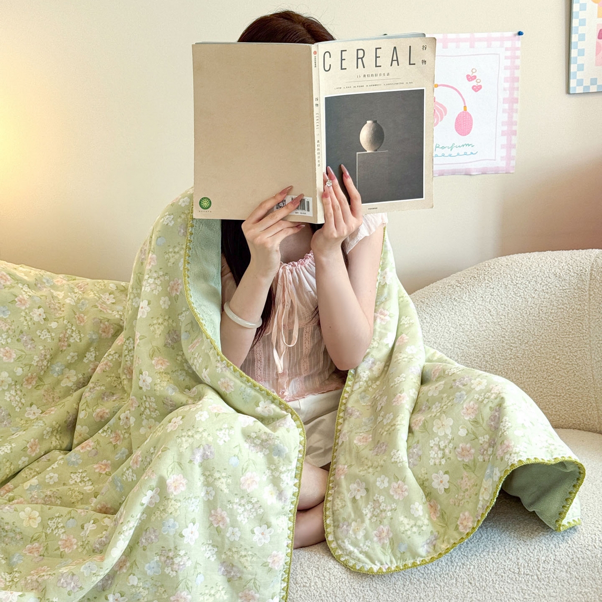 91家纺网 家纺一手货源 找家纺 妮可 2025新款三层夹棉全棉双层纱绒多功能盖毯被 森林物语