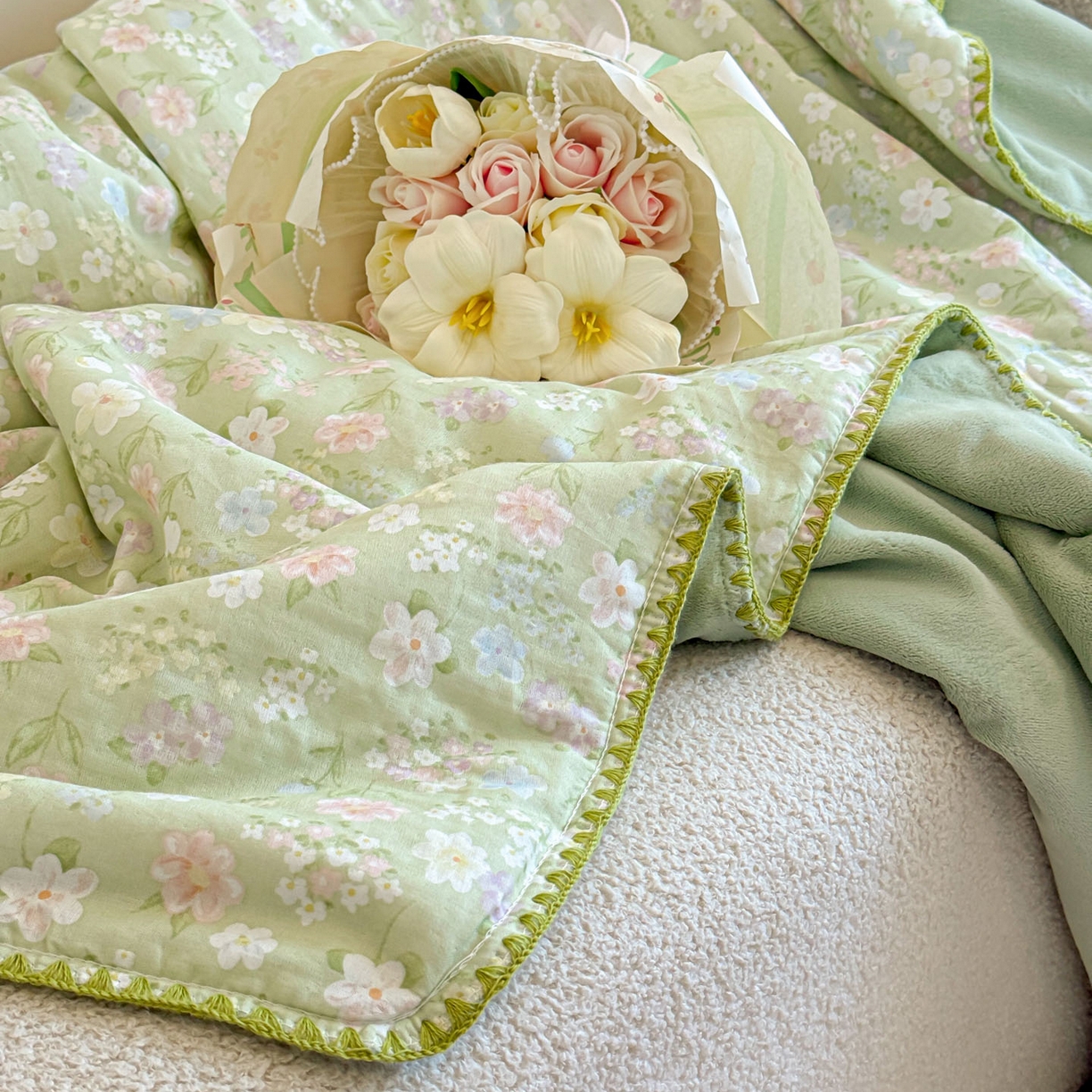 91家纺网 家纺一手货源 找家纺 妮可 2025新款三层夹棉全棉双层纱绒多功能盖毯被 森林物语