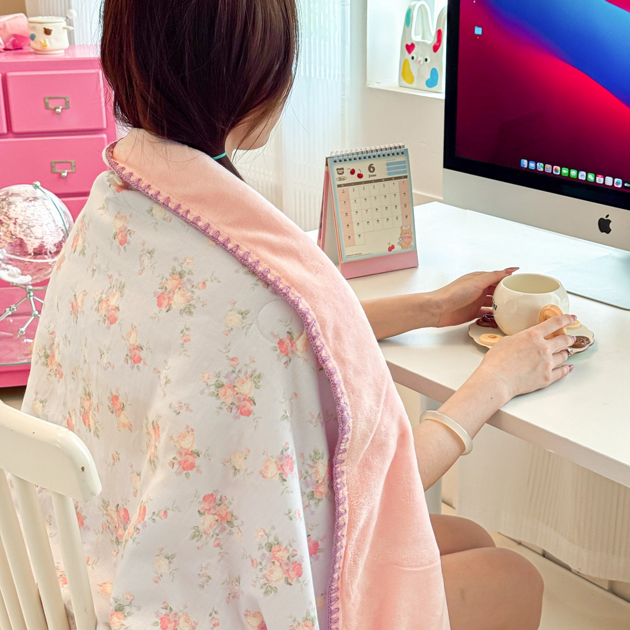 91家纺网 家纺一手货源 找家纺 妮可 2025新款三层夹棉全棉双层纱绒多功能盖毯被 小美好