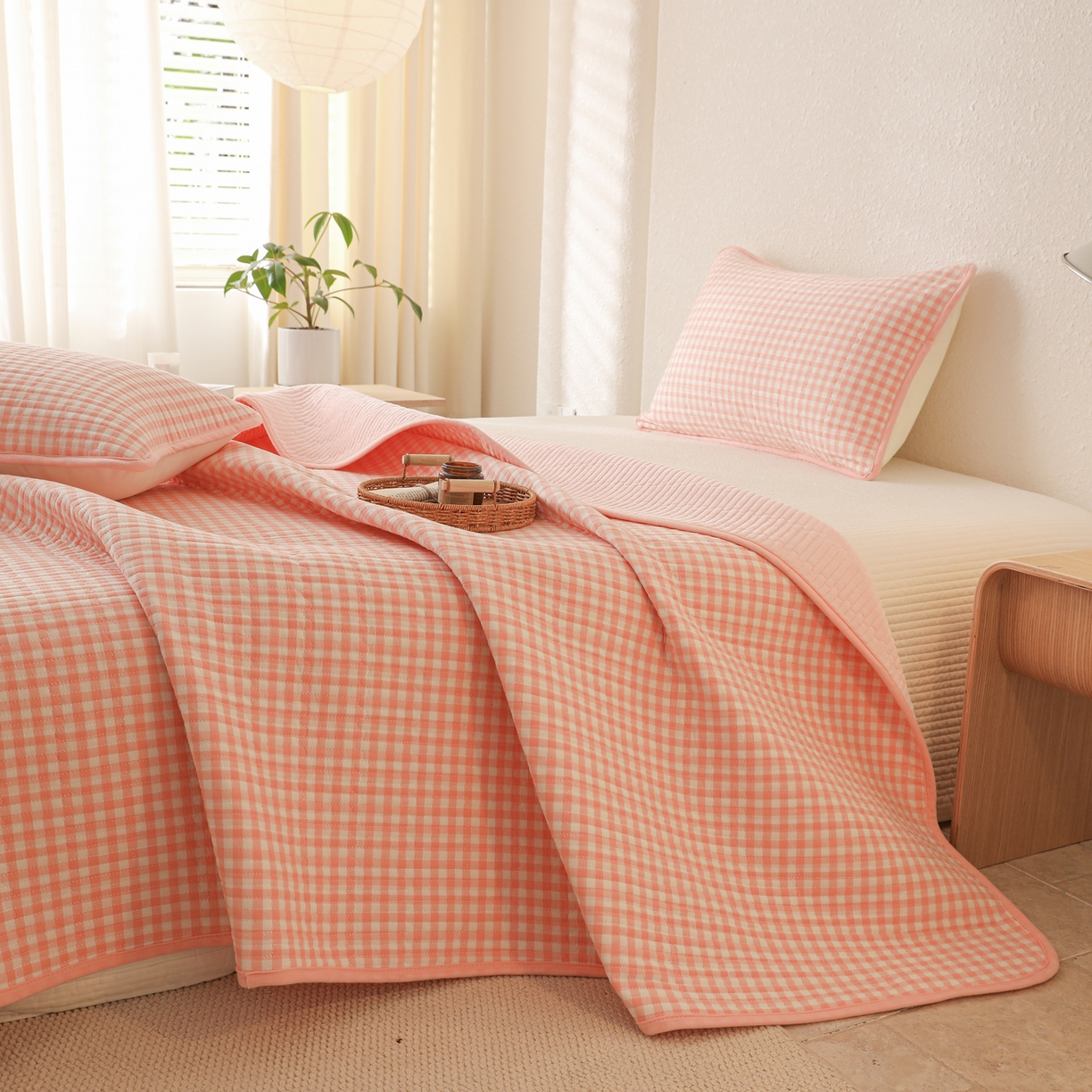 91家纺网 家纺一手货源 找家纺 妮可 2025新款全棉色织水洗棉一面棉一面绒四季可用床盖系列 格韵-粉小格