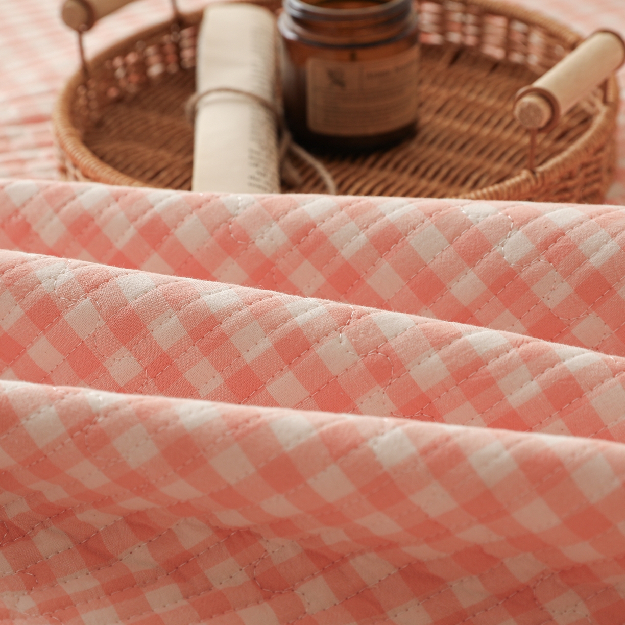 91家纺网 家纺一手货源 找家纺 妮可 2025新款全棉色织水洗棉一面棉一面绒四季可用床盖系列 格韵-粉小格