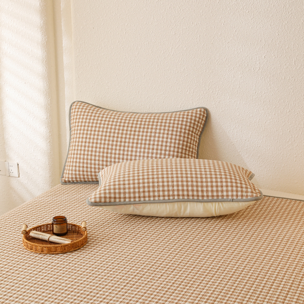 91家纺网 家纺一手货源 找家纺 妮可 2025新款全棉色织水洗棉一面棉一面绒四季可用床盖系列 格韵-暖咖