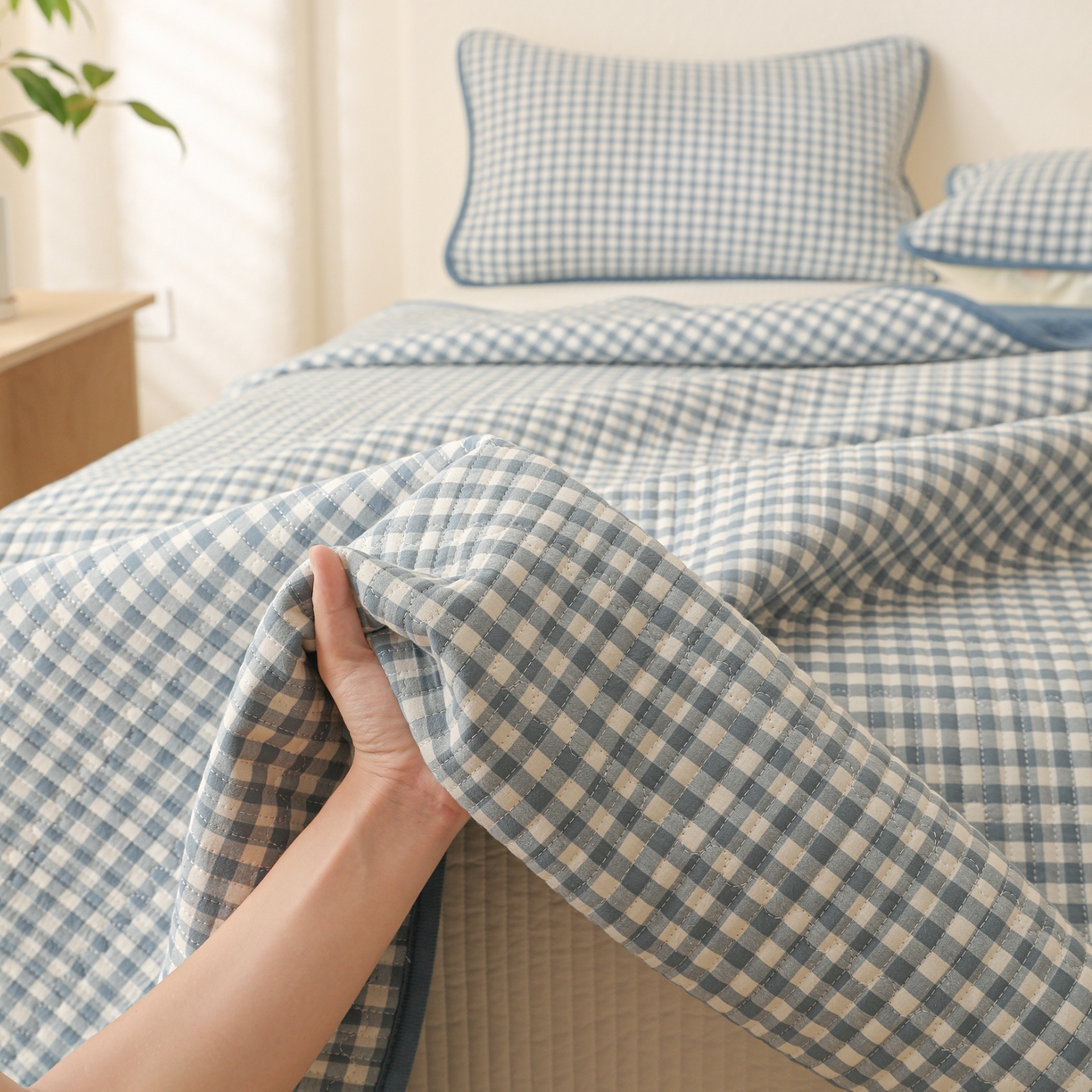 91家纺网 家纺一手货源 找家纺 妮可 2025新款全棉色织水洗棉一面棉一面绒四季可用床盖系列 格韵-蓝小格