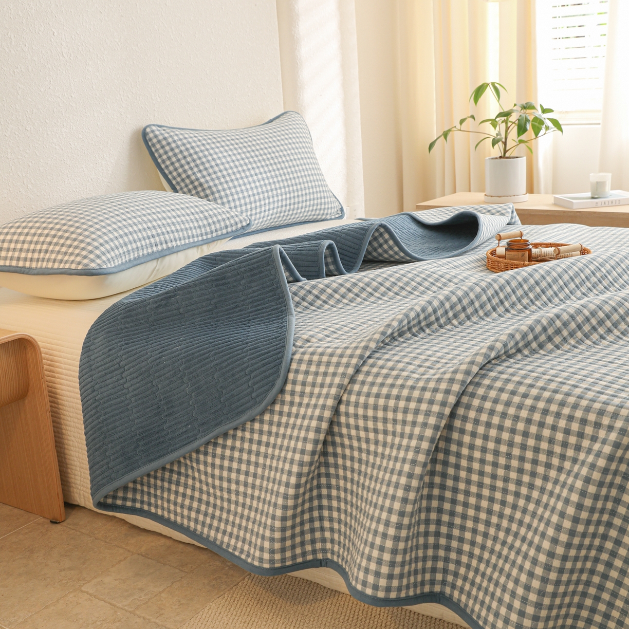 91家纺网 家纺一手货源 找家纺 妮可 2025新款全棉色织水洗棉一面棉一面绒四季可用床盖系列 格韵-蓝小格