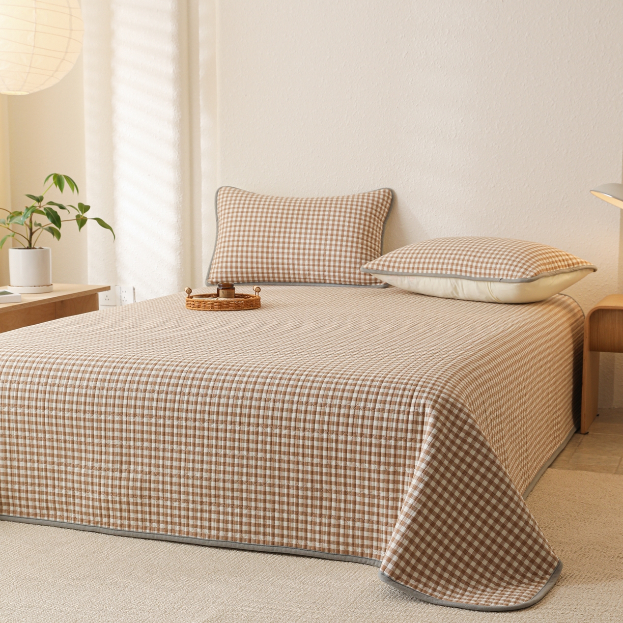 91家纺网 家纺一手货源 找家纺 妮可 2025新款全棉色织水洗棉一面棉一面绒四季可用床盖系列 格韵-暖咖