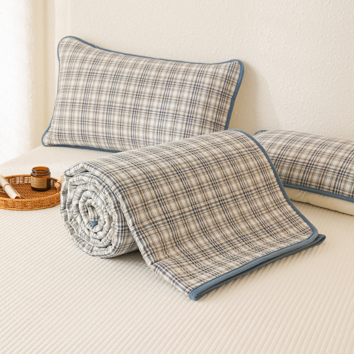 91家纺网 家纺一手货源 找家纺 妮可 2025新款全棉色织水洗棉一面棉一面绒四季可用床盖系列 格韵-蓝调