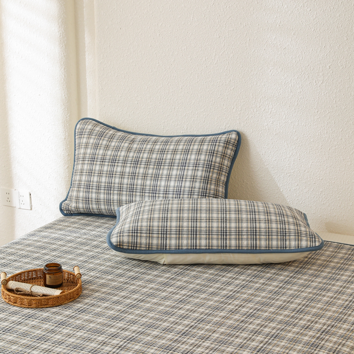 91家纺网 家纺一手货源 找家纺 妮可 2025新款全棉色织水洗棉一面棉一面绒四季可用床盖系列 格韵-蓝调