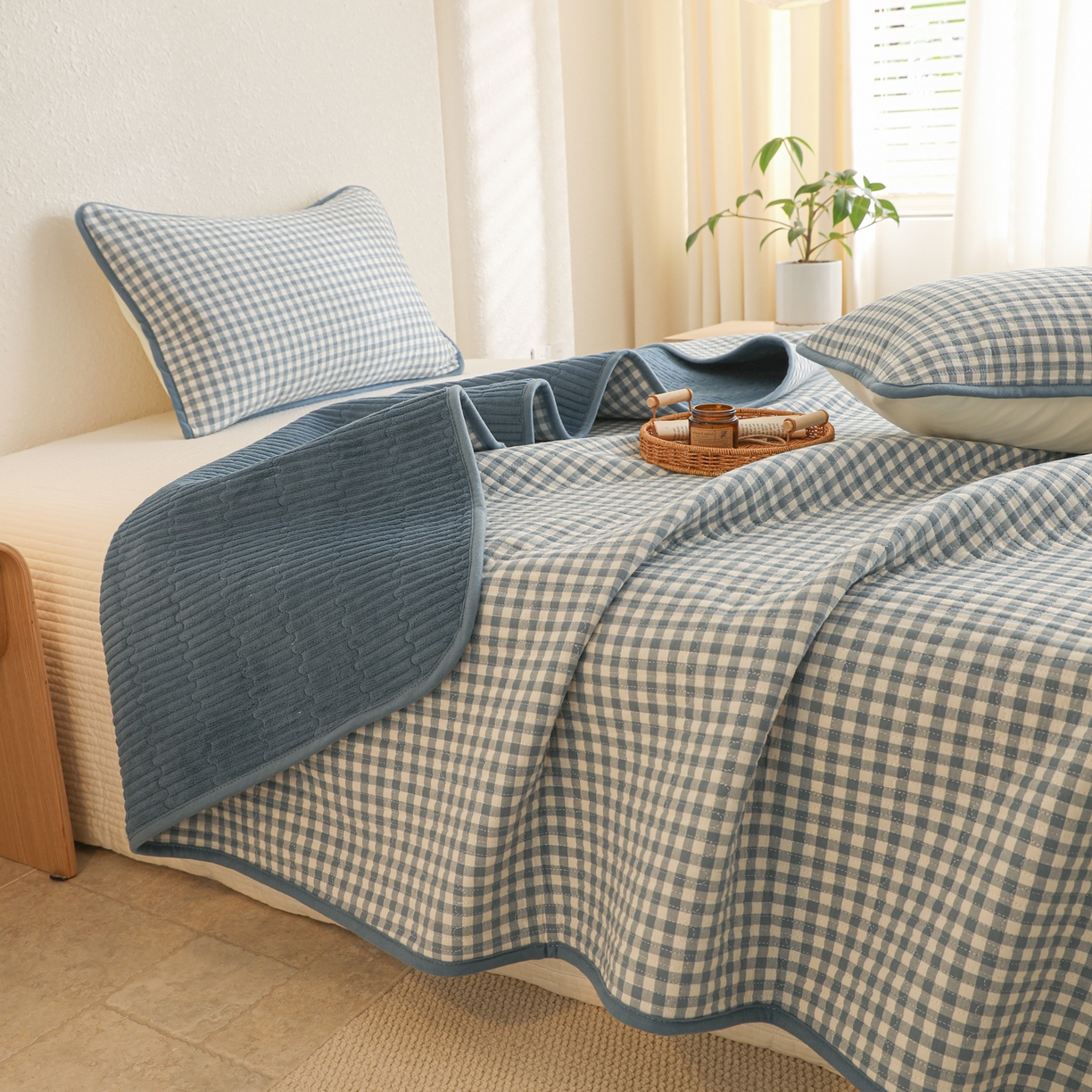 91家纺网 家纺一手货源 找家纺 妮可 2025新款全棉色织水洗棉一面棉一面绒四季可用床盖系列 格韵-蓝小格