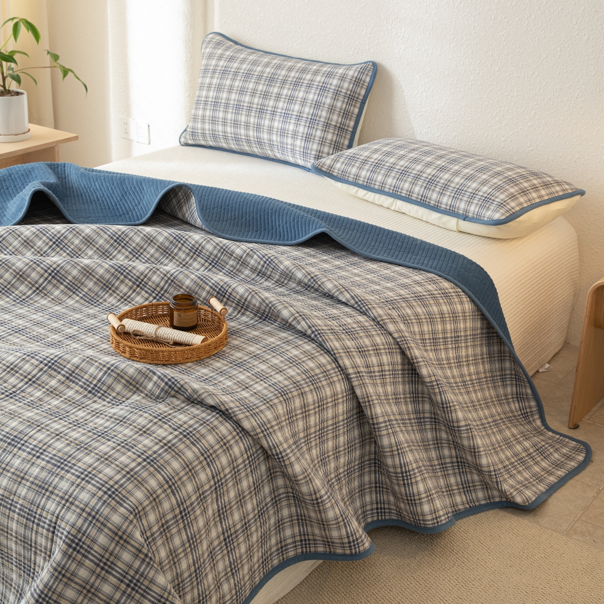 91家纺网 家纺一手货源 找家纺 妮可 2025新款全棉色织水洗棉一面棉一面绒四季可用床盖系列 格韵-蓝调