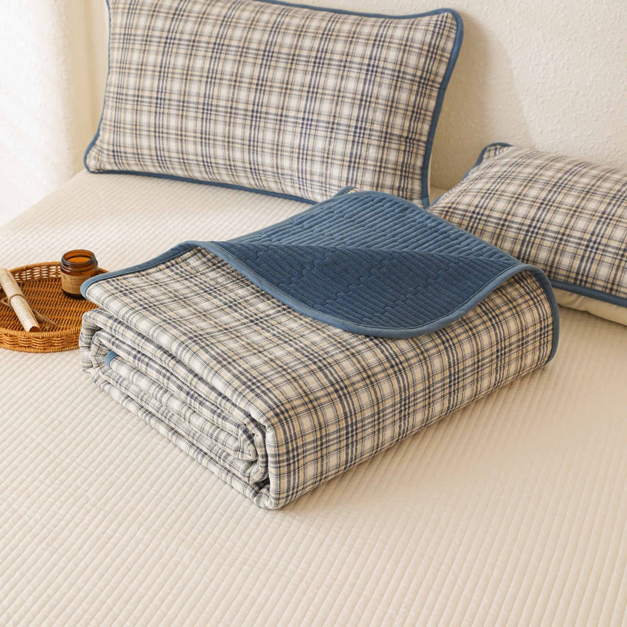 91家纺网 家纺一手货源 找家纺 妮可 2025新款全棉色织水洗棉一面棉一面绒四季可用床盖系列 格韵-蓝调