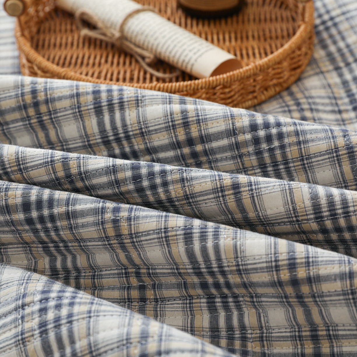 91家纺网 家纺一手货源 找家纺 妮可 2025新款全棉色织水洗棉一面棉一面绒四季可用床盖系列 格韵-蓝调