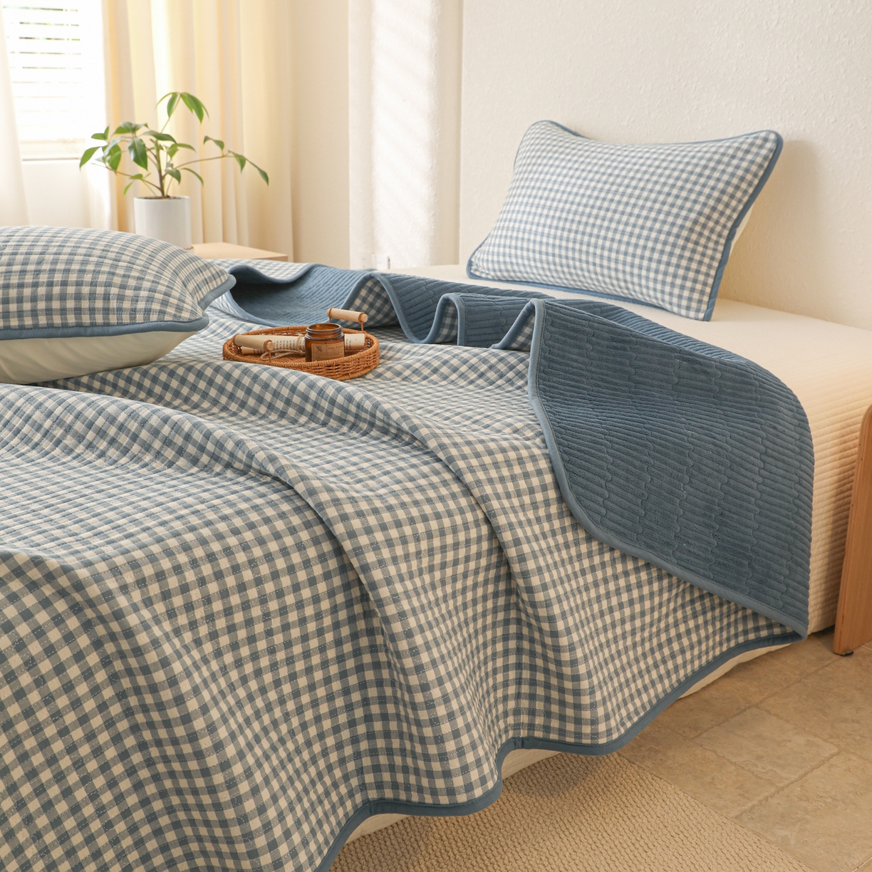 91家纺网 家纺一手货源 找家纺 妮可 2025新款全棉色织水洗棉一面棉一面绒四季可用床盖系列 格韵-蓝小格