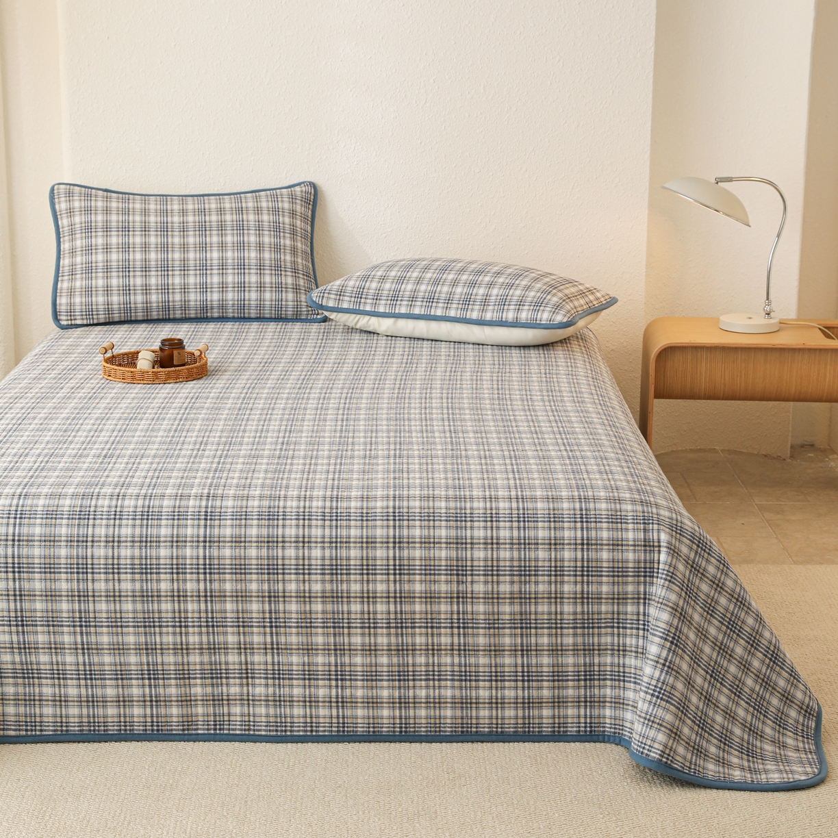 91家纺网 家纺一手货源 找家纺 妮可 2025新款全棉色织水洗棉一面棉一面绒四季可用床盖系列 格韵-蓝调