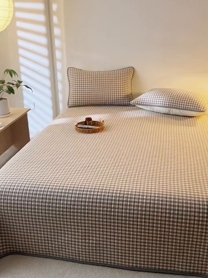 91家纺网 家纺一手货源 找家纺 妮可 2025新款全棉色织水洗棉一面棉一面绒四季可用床盖系列 格韵-暖咖