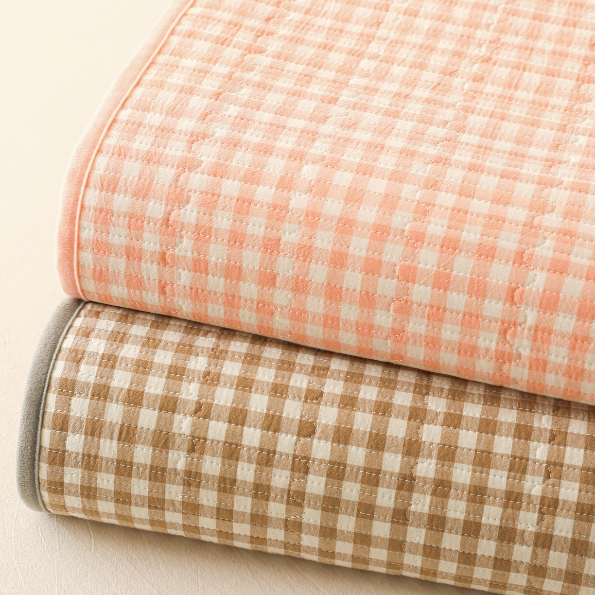 91家纺网 家纺一手货源 找家纺 妮可 2025新款全棉色织水洗棉一面棉一面绒四季可用床盖系列 叠拍