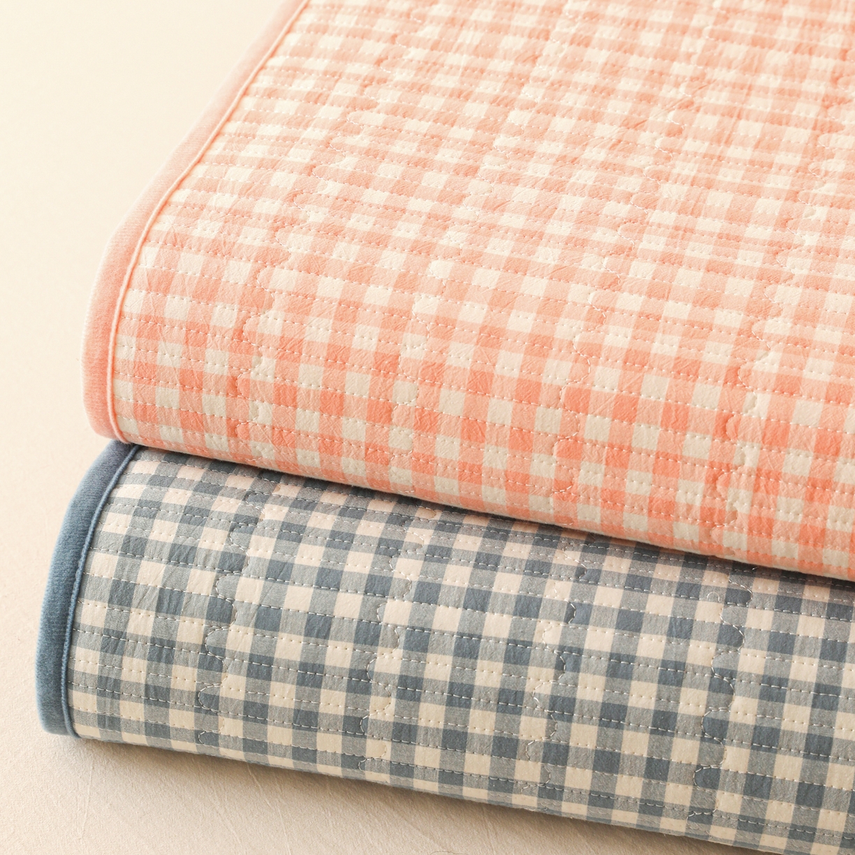 91家纺网 家纺一手货源 找家纺 妮可 2025新款全棉色织水洗棉一面棉一面绒四季可用床盖系列 叠拍