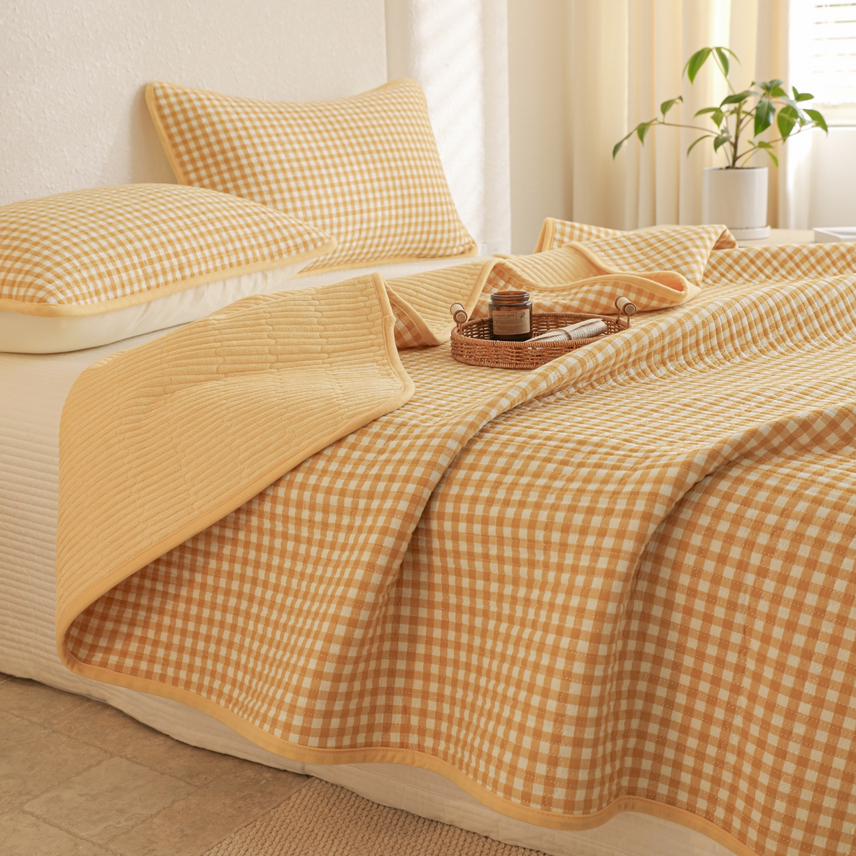 91家纺网 家纺一手货源 找家纺 妮可 2025新款全棉色织水洗棉一面棉一面绒四季可用床盖系列 格韵-黄小格