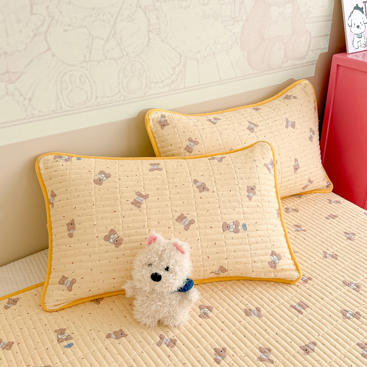 91家纺网 家纺一手货源 找家纺 妮可 2025新款跑量款全棉双层纱绒四季可用床盖系列 暖阳熊仔