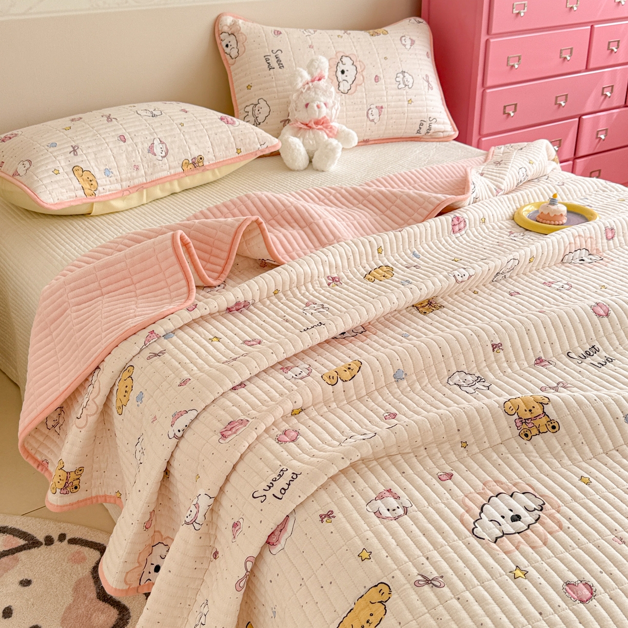 91家纺网 家纺一手货源 找家纺 妮可 2025新款跑量款全棉双层纱绒四季可用床盖系列 甜心乐园