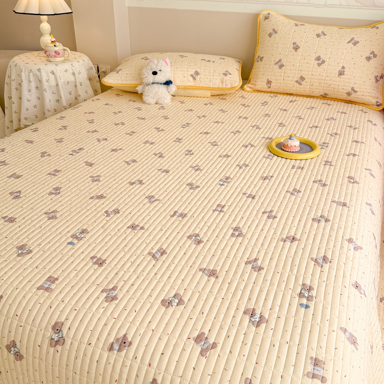 91家纺网 家纺一手货源 找家纺 妮可 2025新款跑量款全棉双层纱绒四季可用床盖系列 暖阳熊仔