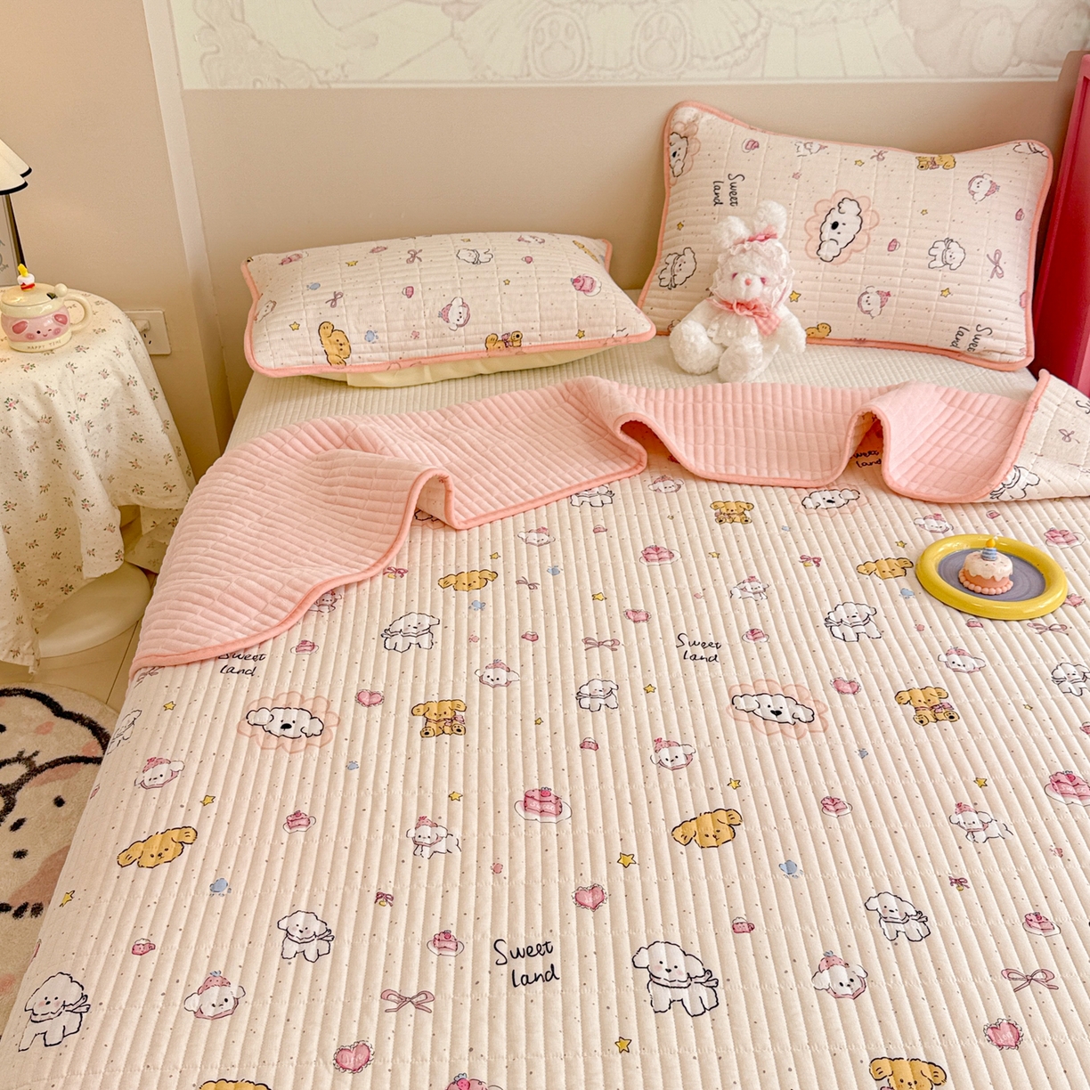 91家纺网 家纺一手货源 找家纺 妮可 2025新款跑量款全棉双层纱绒四季可用床盖系列 甜心乐园