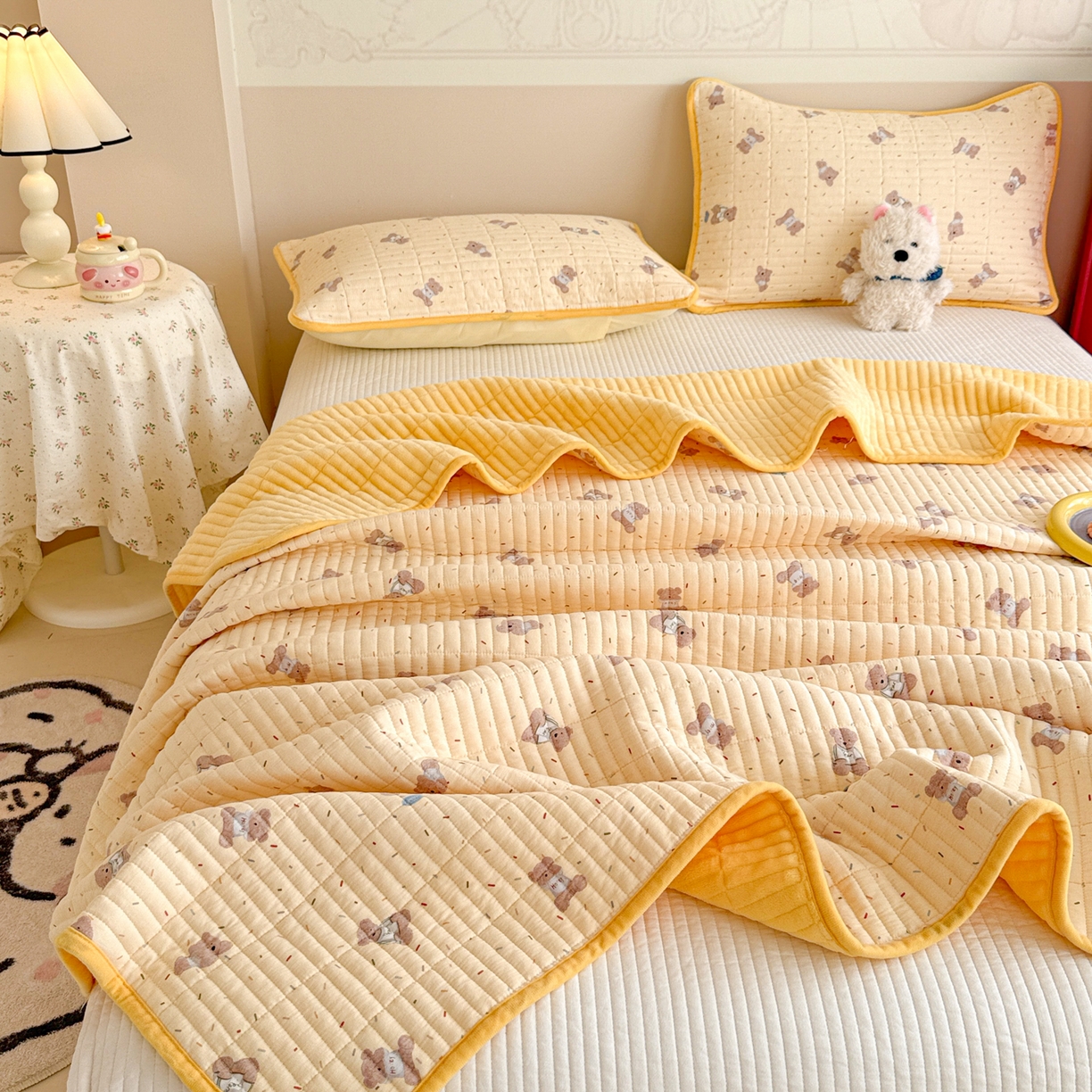 91家纺网 家纺一手货源 找家纺 妮可 2025新款跑量款全棉双层纱绒四季可用床盖系列 暖阳熊仔