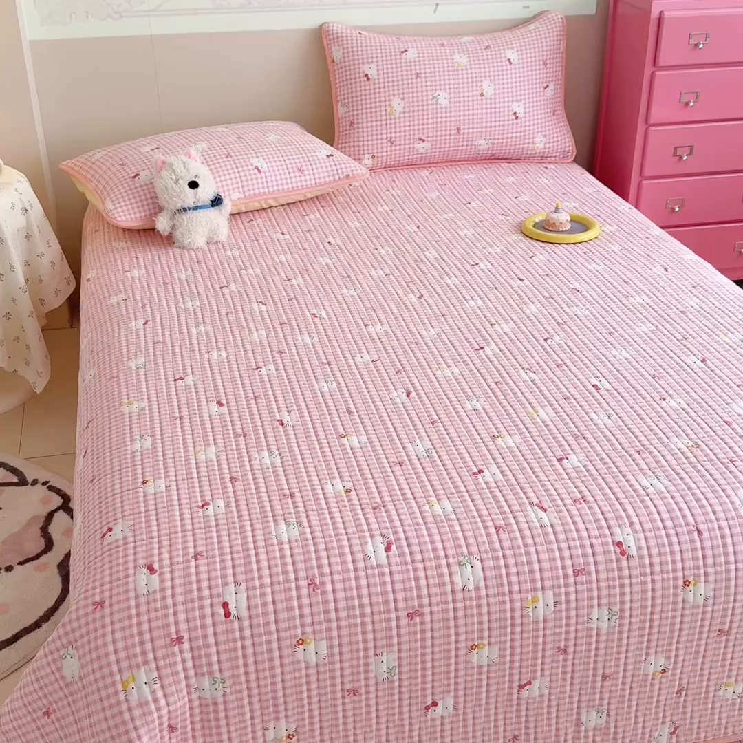 91家纺网 家纺一手货源 找家纺 妮可 2025新款跑量款全棉双层纱绒四季可用床盖系列 甜梦凯蒂