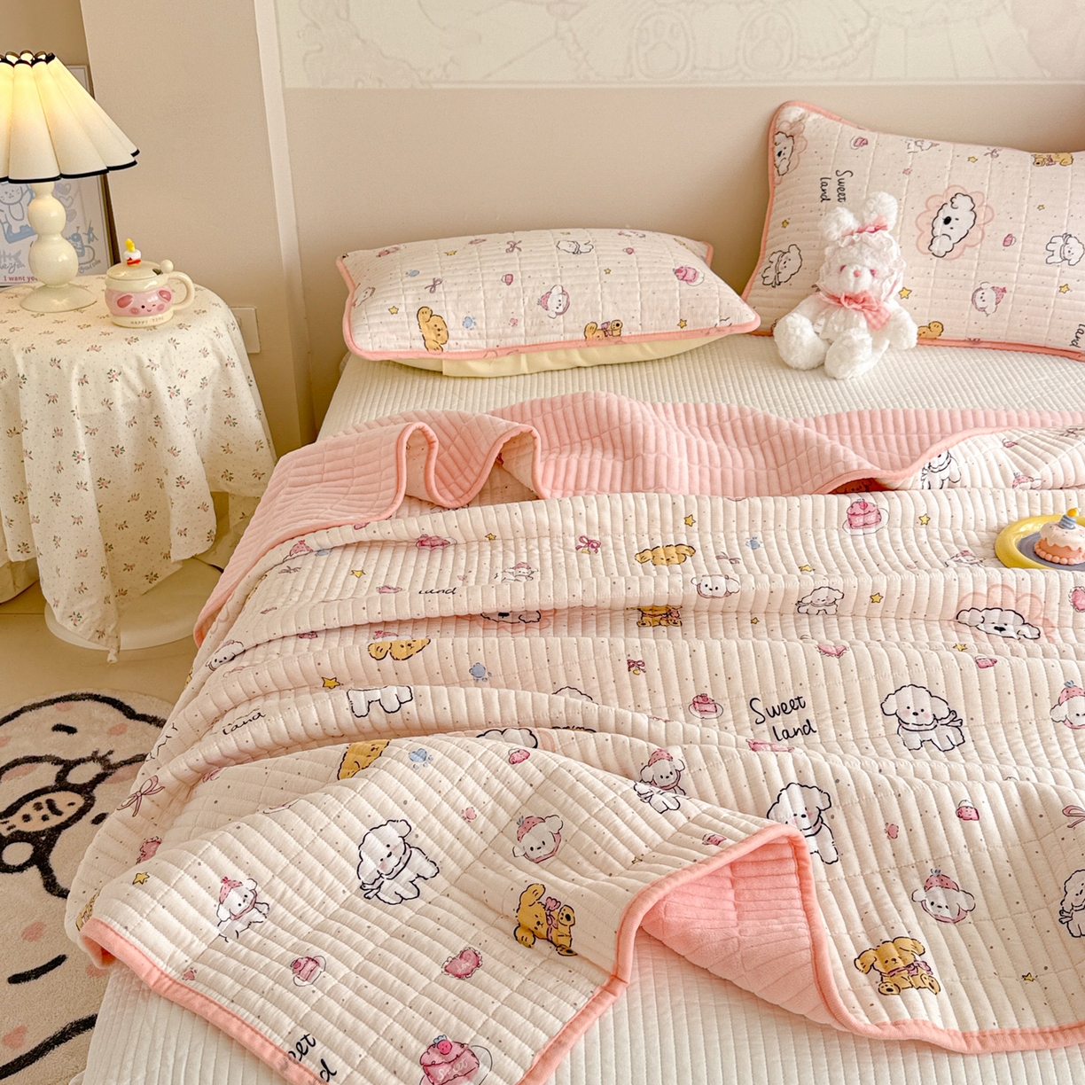 91家纺网 家纺一手货源 找家纺 妮可 2025新款跑量款全棉双层纱绒四季可用床盖系列 甜心乐园