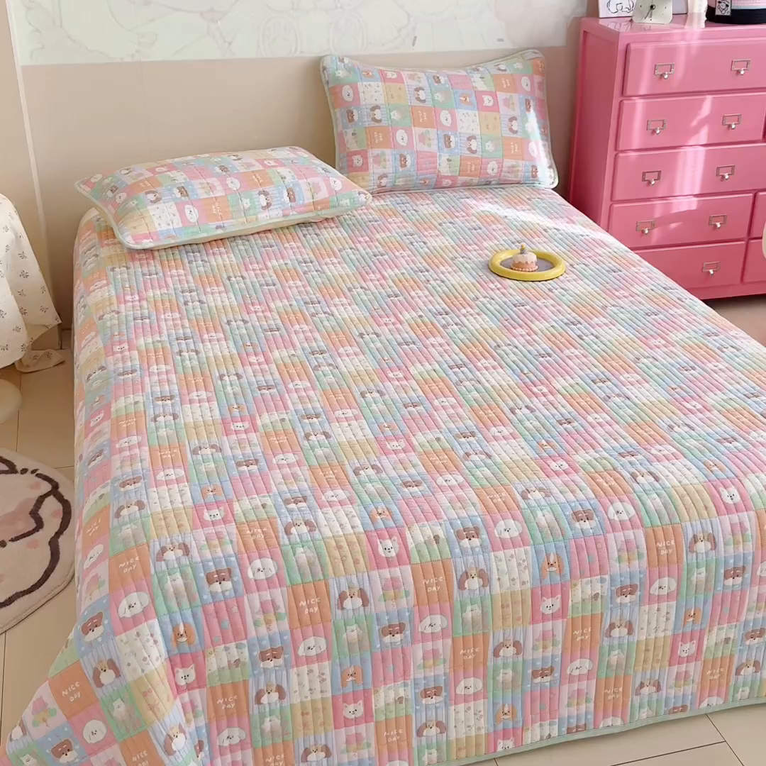 91家纺网 家纺一手货源 找家纺 妮可 2025新款跑量款全棉双层纱绒四季可用床盖系列 元气萌宠