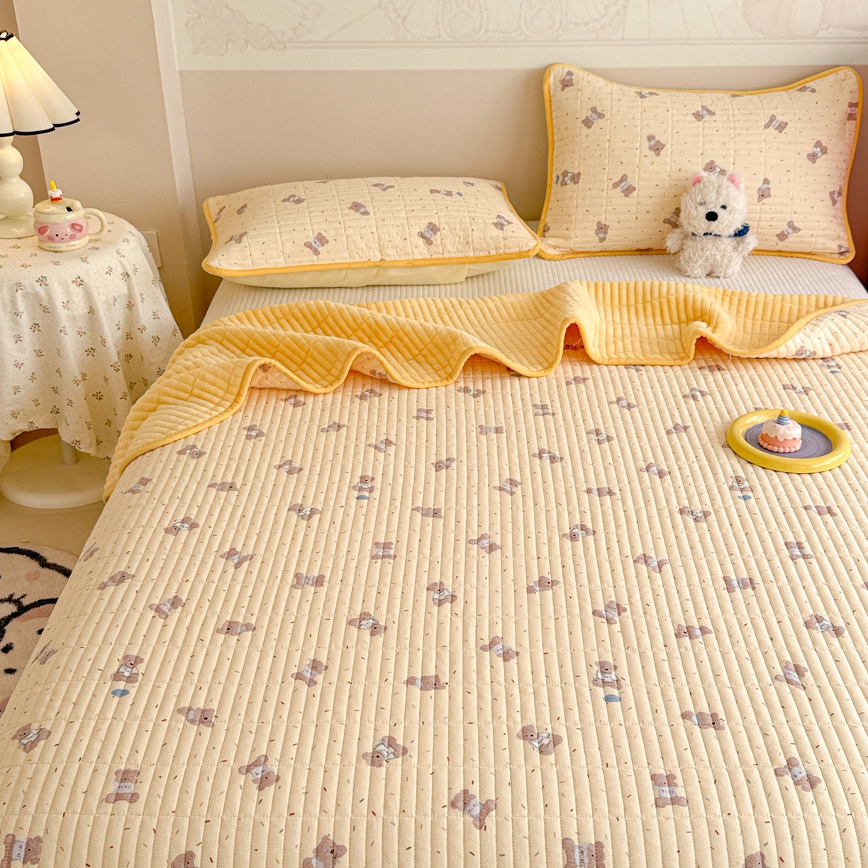 91家纺网 家纺一手货源 找家纺 妮可 2025新款跑量款全棉双层纱绒四季可用床盖系列 暖阳熊仔